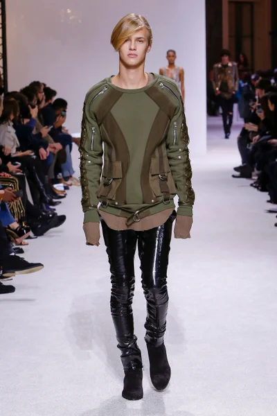 Look 32